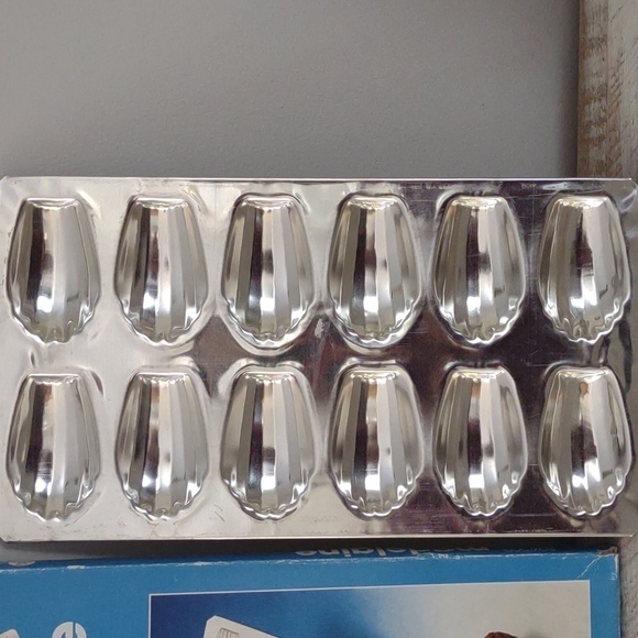 Wilton Rowoco Madelaine Sponge Cake Cookies Baking Pan - Picture 2 of 12